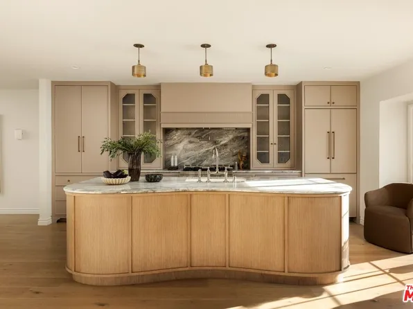 256 S Bentley Ave, Los Angeles, CA 90049