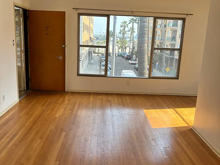 1015 E Ocean Blvd #17 — Photo 1