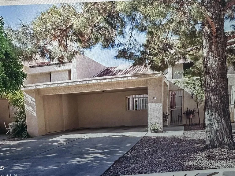33 E Beck Ln — Photo 2