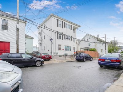 17 Canonicus St, Fall River, MA, 02723