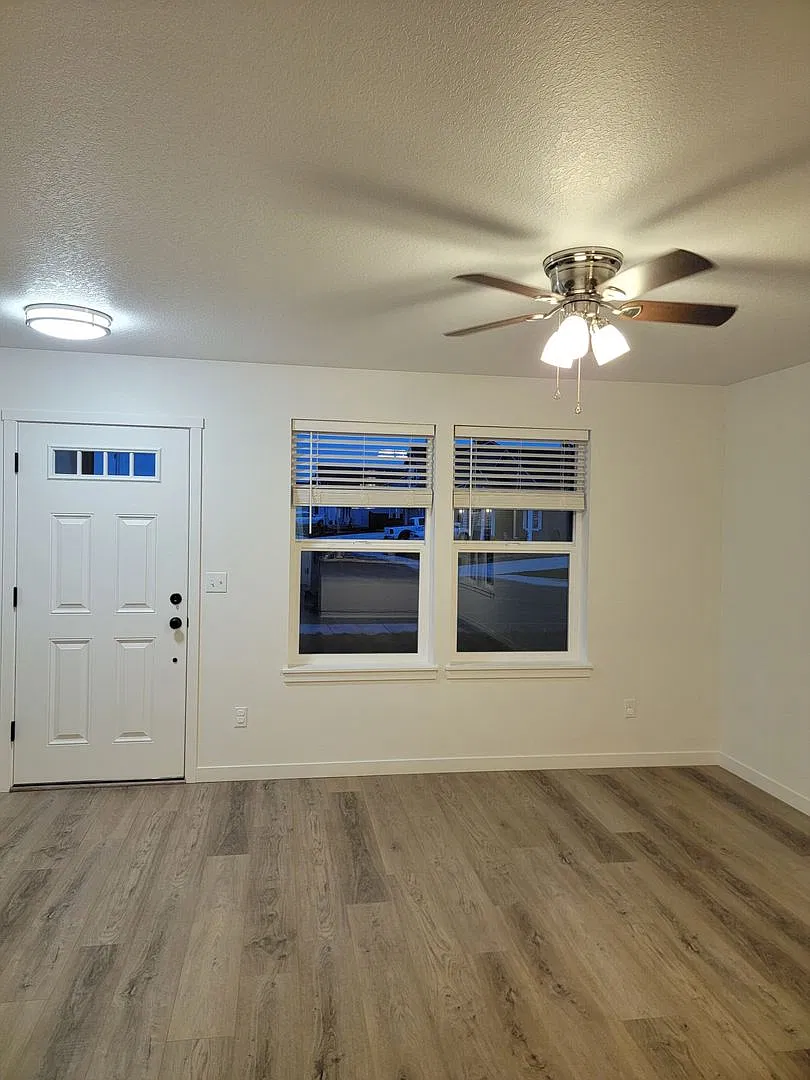 Winlock Newer Construction Home for Lease - 604 Roundtree Blvd — Photo 3