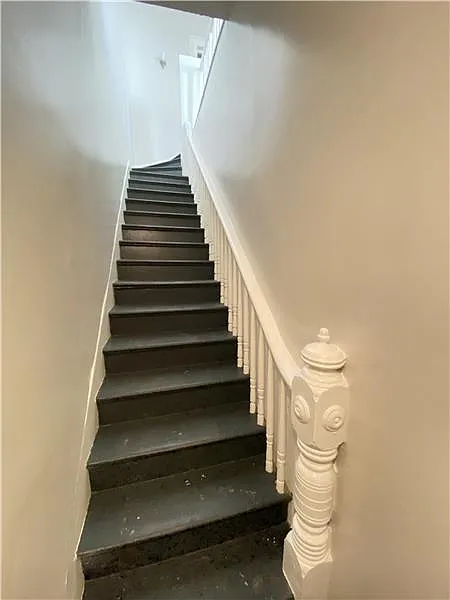 Building Photo - 516 W 38th St #1/2