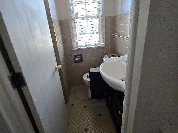 5th image of 1625 SW Lakeside Dr