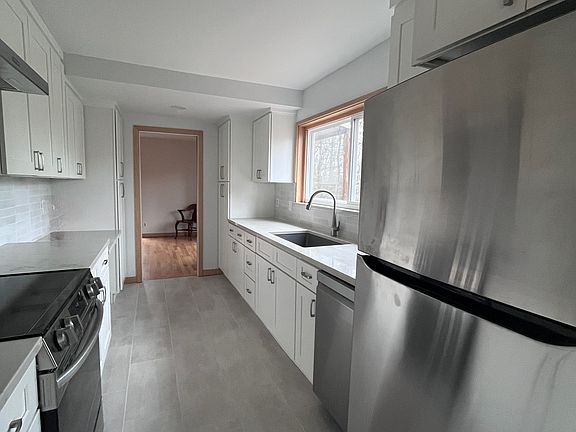 3rd image of 111 Mason Ln