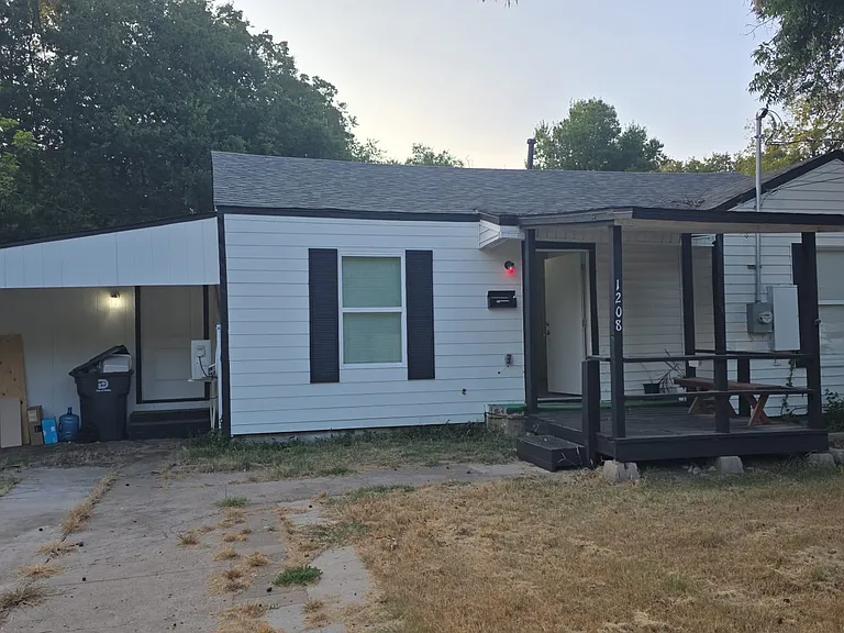 1208 Franwood Dr — Photo 1