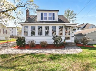 19 Hawthorn St, Chicopee, MA 01020