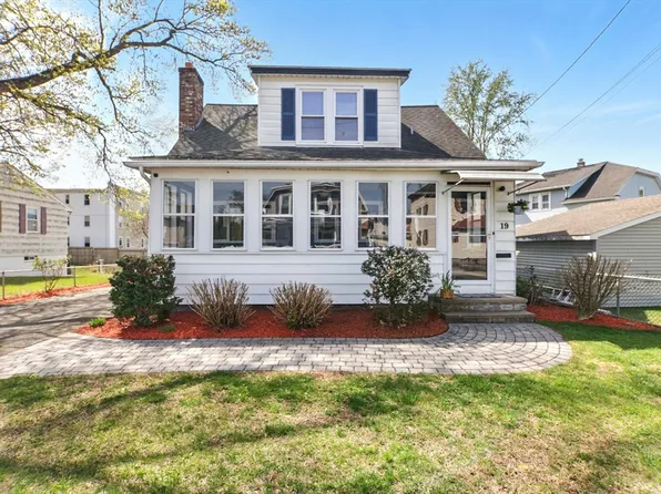19 Hawthorn St, Chicopee, MA 01020