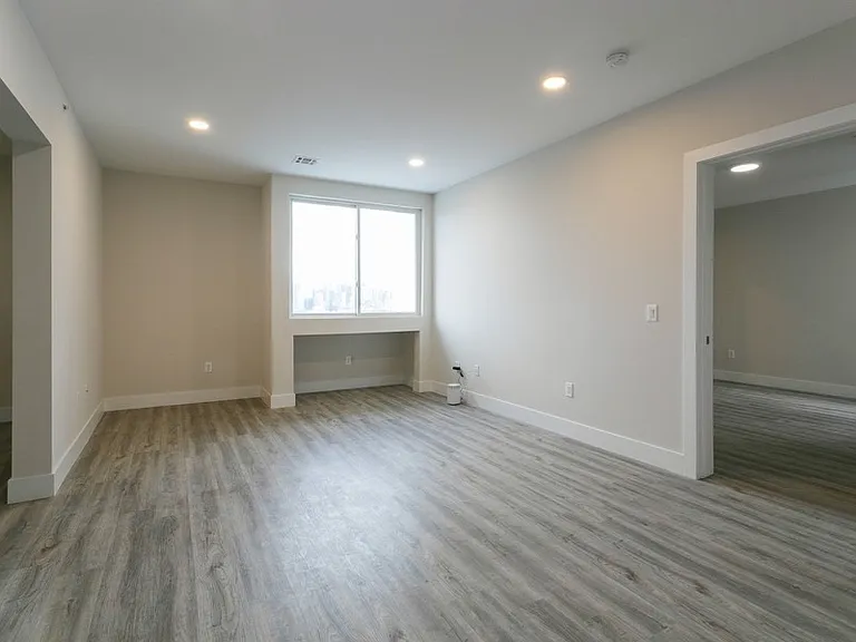 6020 Hudson Ave — Photo 4