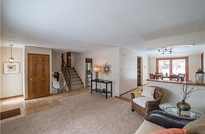 4th image of 3754 Darbyshire Dr
