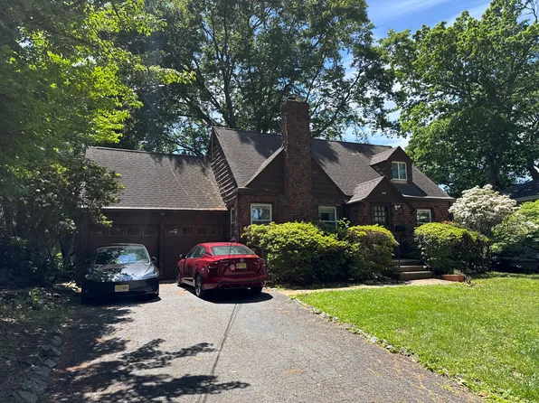 218 Pleasant Ave, Bergenfield, NJ 07621