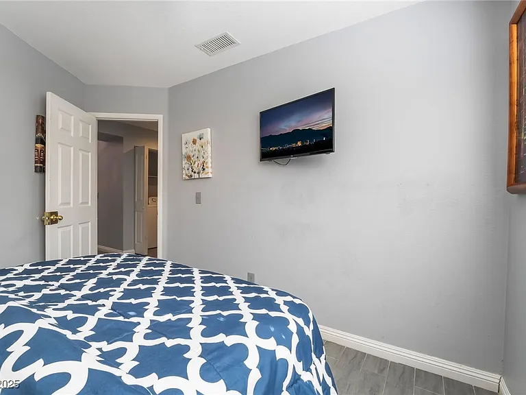 7076 Gunslinger St — Photo 24