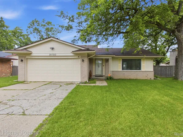 19700 Northbrook Dr, Southfield, MI 48076