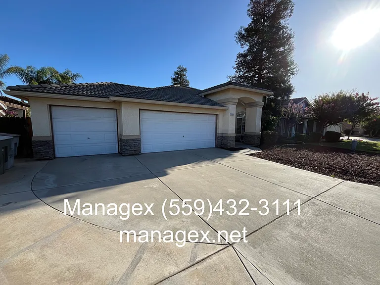 5584 W Chennault Ave — Photo 3