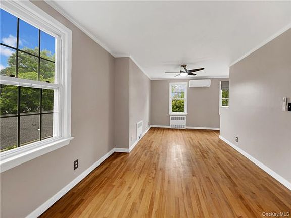 3rd image of 9 Virginia St Floor 2