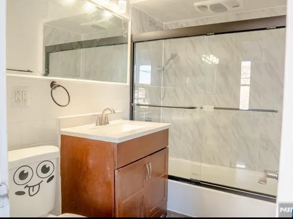 9066 Palisade Plaza image 5 of 6