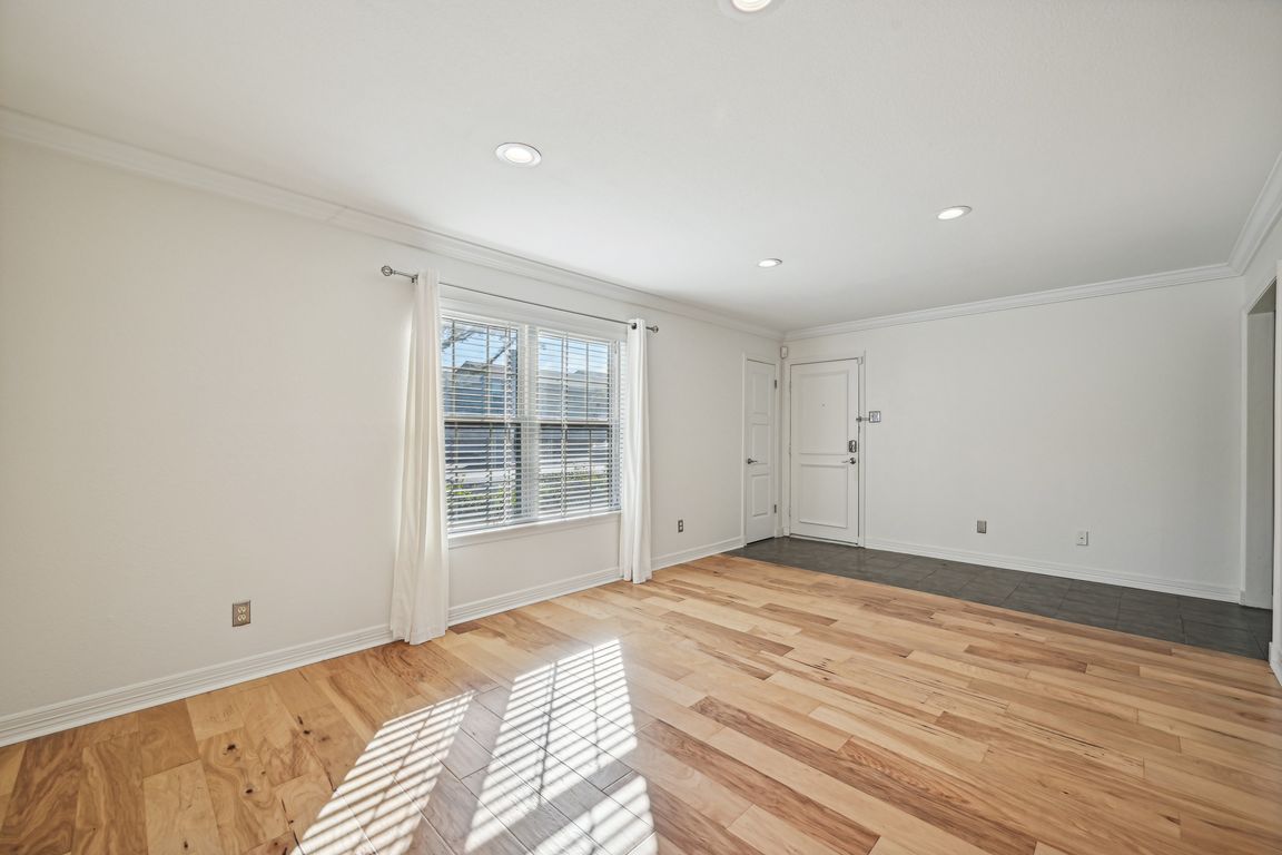 Birchbrook Dr 109-010.jpg
