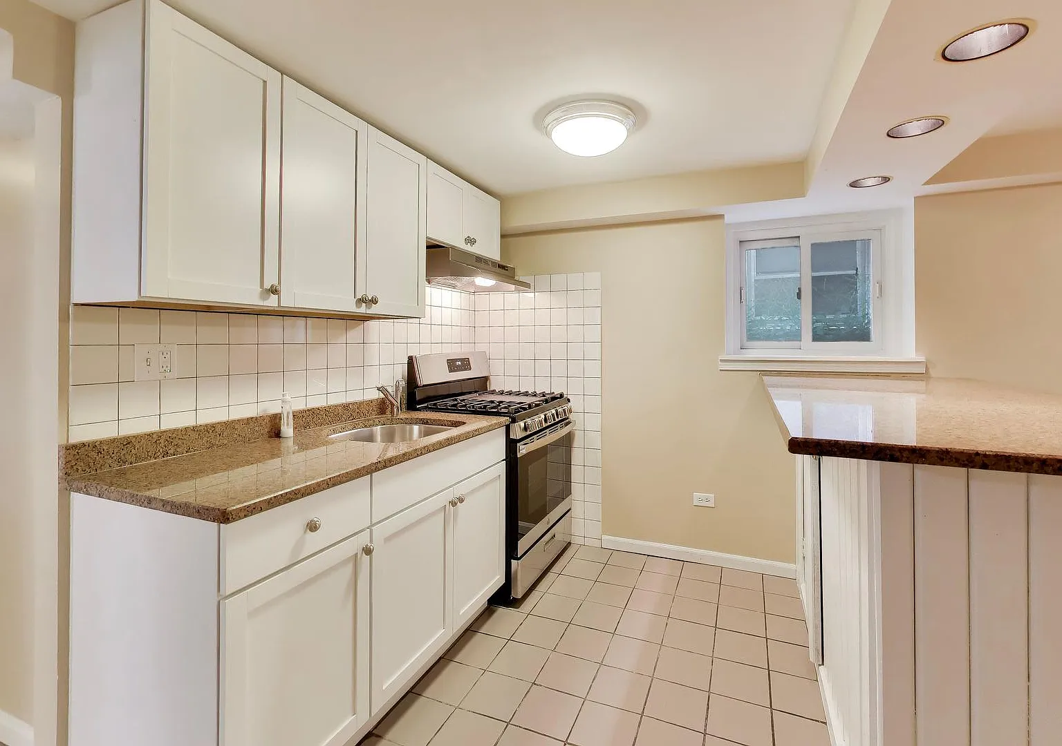 2 bed, 1025 sqft, $1,500 — Photo 4