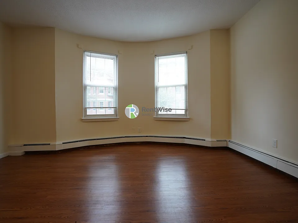 73 S Huntington Ave #2U