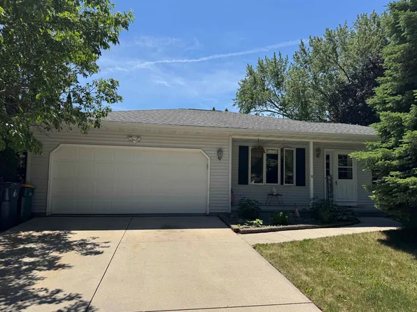 836 Meadowbrook Ln, Fond Du Lac, WI 54935