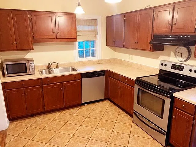 104 Saint Charles Ave — Photo 4