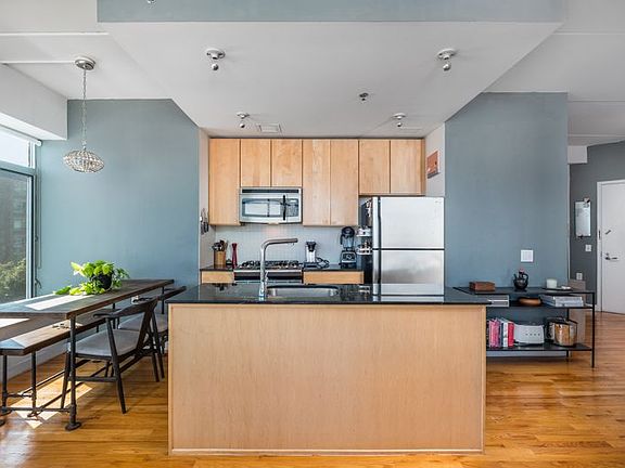 3rd image of 892 Bergen St APT 6A