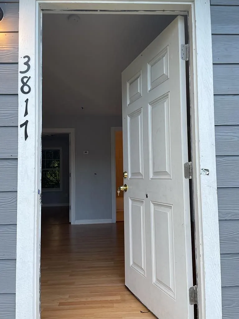 2 bed, 650 sqft, $1,300 — Photo 2