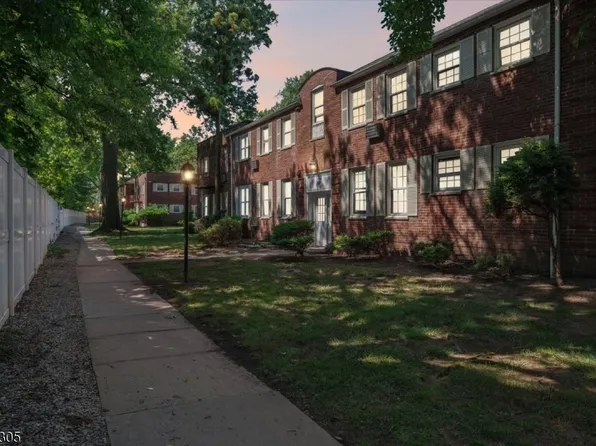 46 D Parkway Village, Cranford Twp., NJ 07016