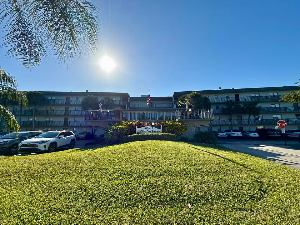 9440 SW 8th St #208