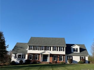 19 Sunswept Dr, New Fairfield, CT 06812