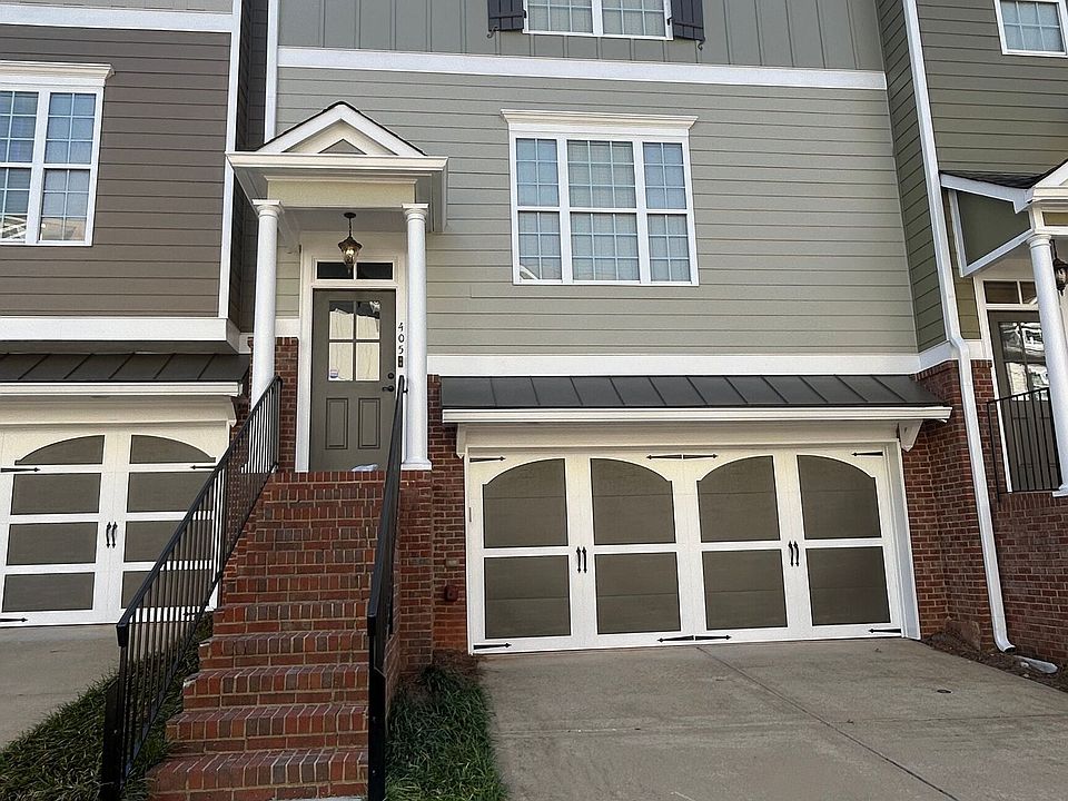 1st image of 405 Lexington Vlg