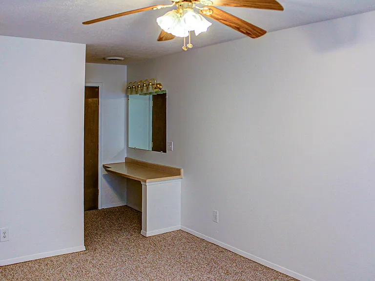 Marianne Manor Apartments — Photo 22