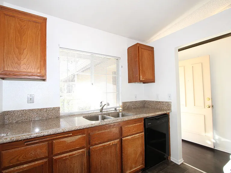836 Cisco St — Photo 6