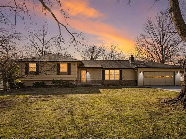 685 W Cedar St, Olathe, KS 66061