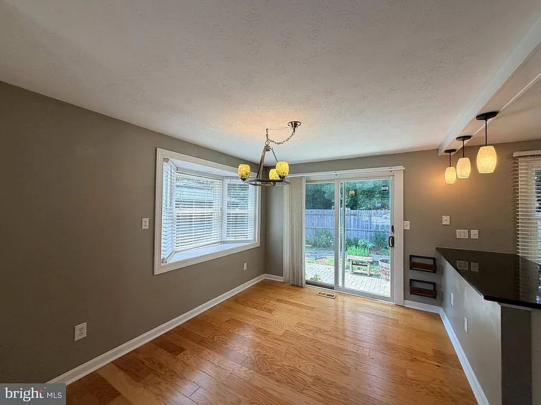 1458 Ashwood Ct — Photo 4