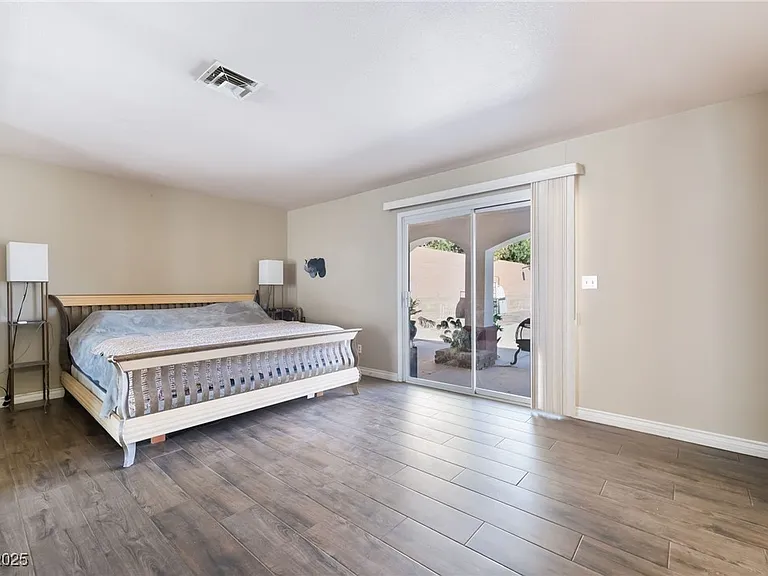 724 N Fogg St — Photo 23