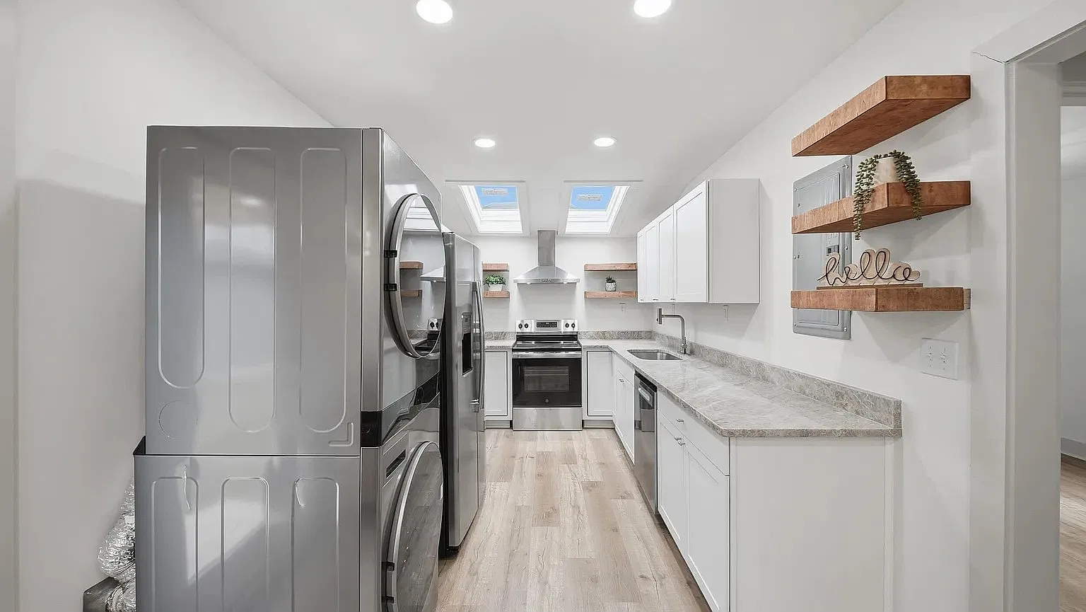 3 bed, 1050 sqft, $1,695 — Photo 1