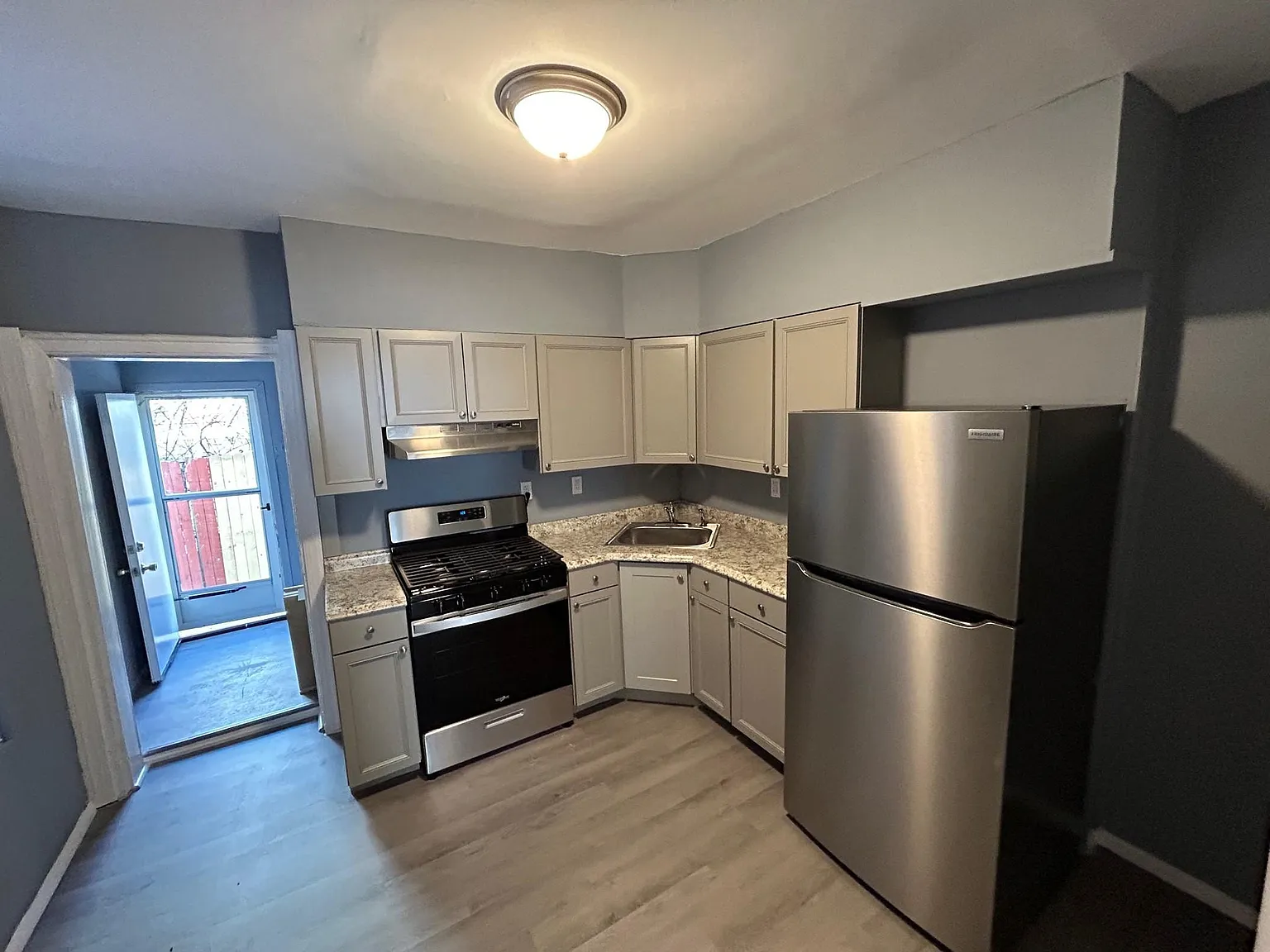 3 bed, 1118 sqft, $1,500 — Photo 3