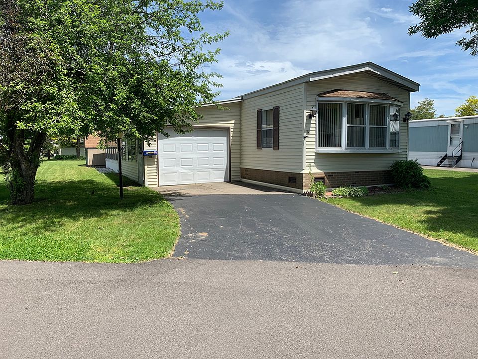 2nd image of 29 Burgundy Cir