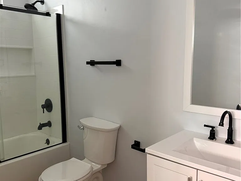 851 W 40th Pl — Photo 15