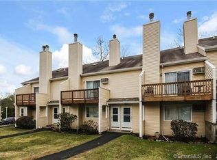 8 Rose Ln APT 26-7, New Fairfield, CT 06812