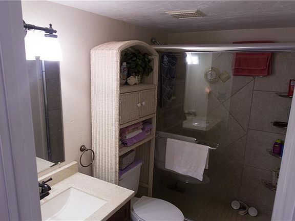 5th image of 431 Van Buren St APT D3