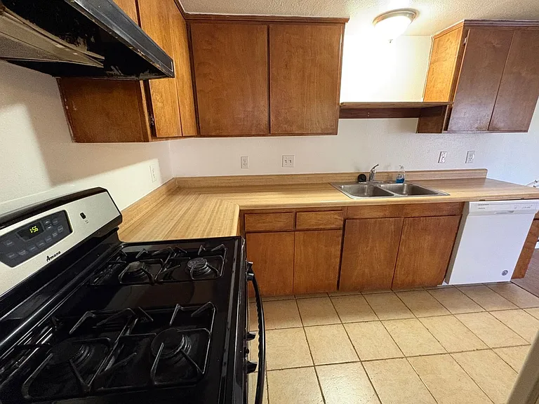 7478 Santa Ysabel Ave #E — Photo 12