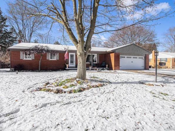 142 Eastdale Dr, Howell, MI 48843