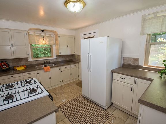 3rd image of 2513 Ewing Ave