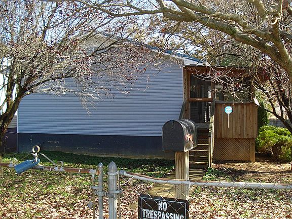 5th image of 302 E Oldham Ave
