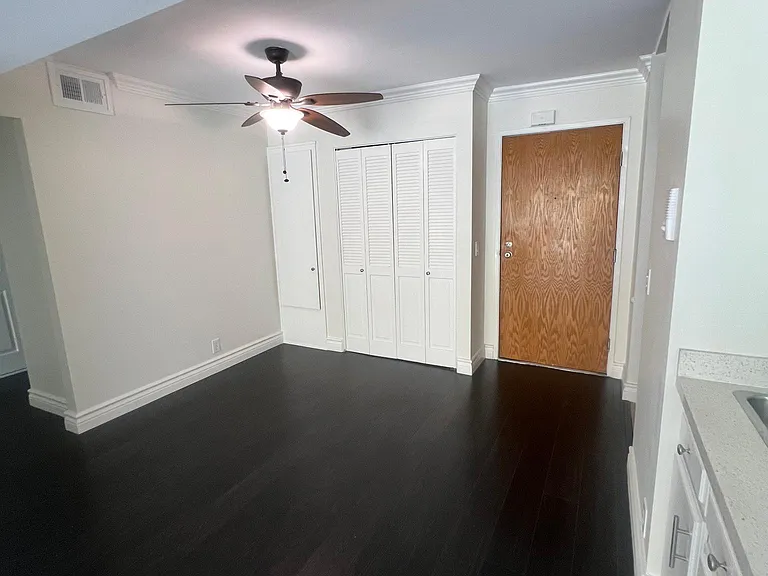 4307 Whitsett Ave #104 — Photo 36