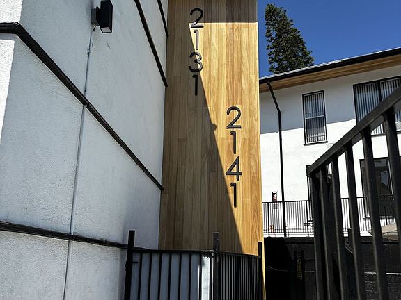 4th image of 2131 N Cahuenga Blvd #15