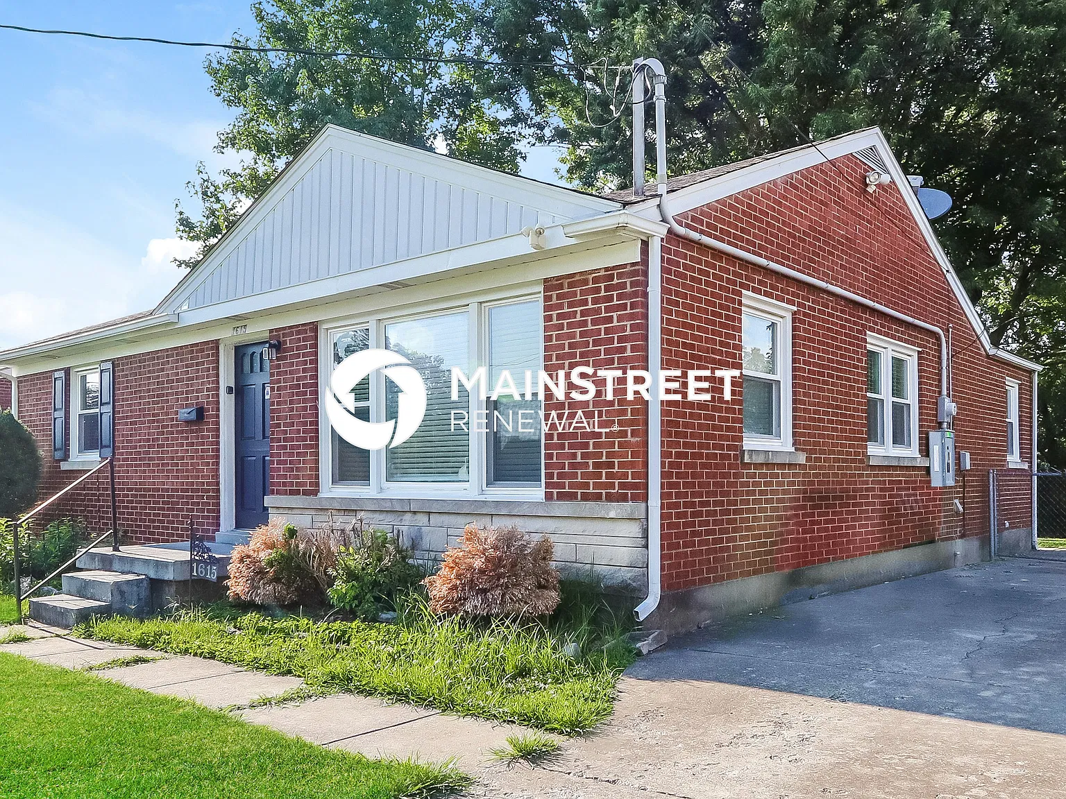 1615 Stafford Ave — Photo 3
