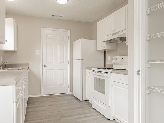5th image of 117 Village Dr