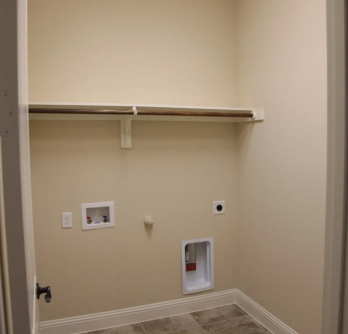 5 bed, 3888 sqft, $3,500 — Photo 3